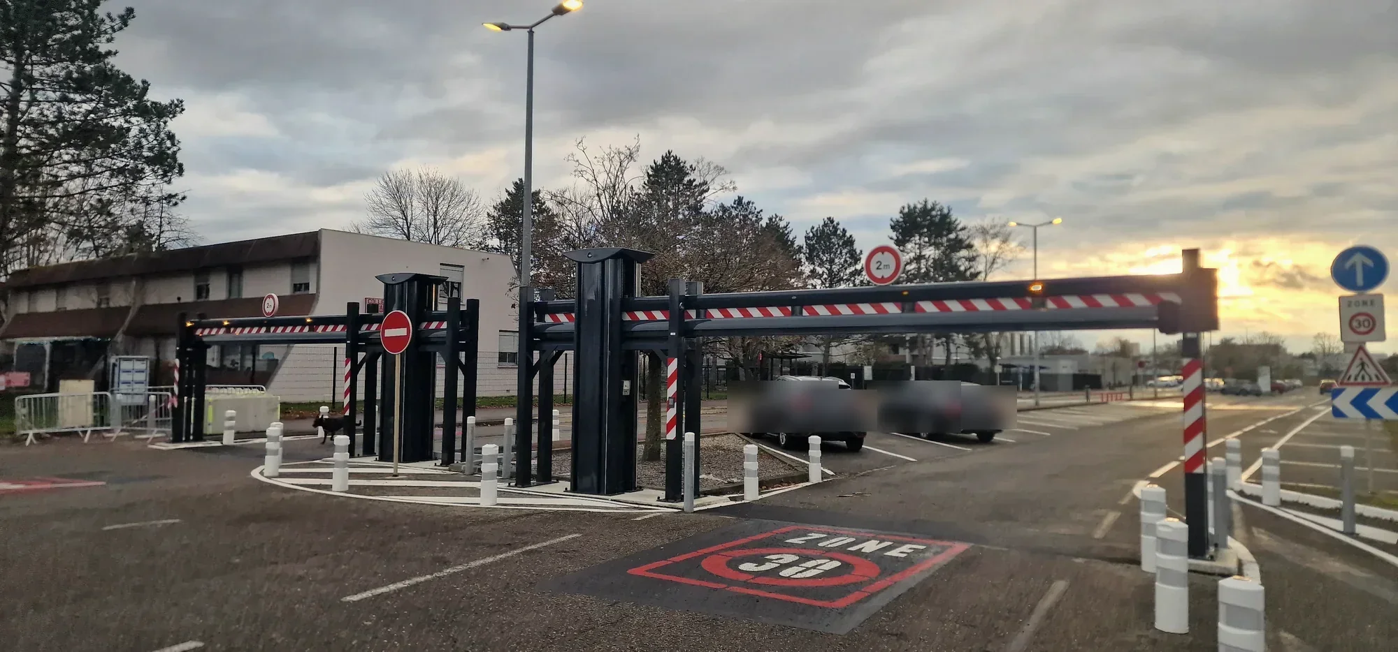 Poutre motorisée de limitation de hauteur installée par JCD Services